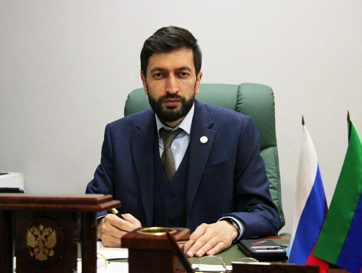 Руководитель агентства печати Дагестана поздравил журналистов республики с профессиональным праздником