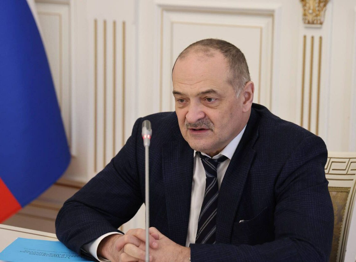 Меликов провел совещание по борьбе с незаконным строительством