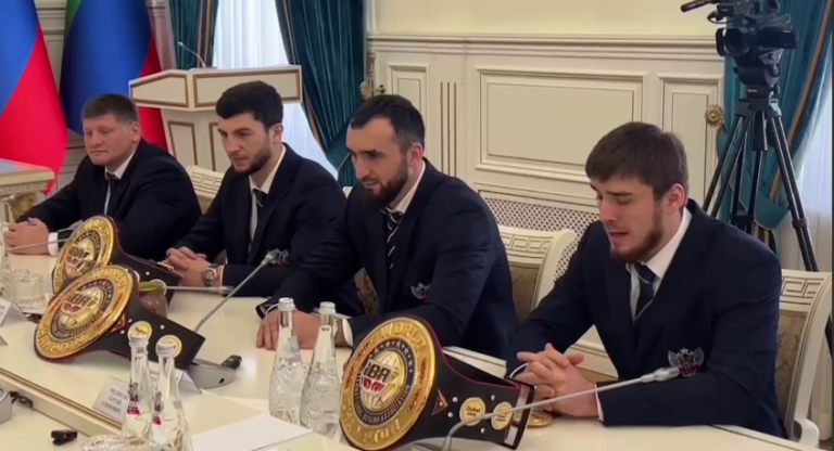 Глава Дагестана наградил трех чемпионов мира по боксу