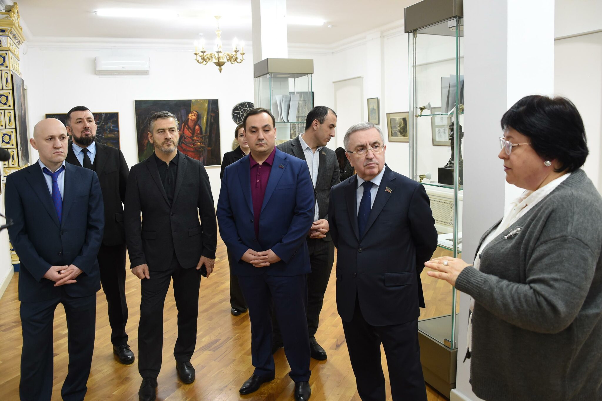 Юрий Левицкий оценил панораму российского искусства на выставке к Году единства народов