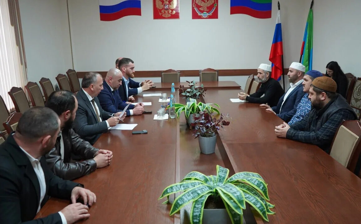 Темирлан Абуталимов выслушал проблемы дагестанцев в Дагестанских Огнях