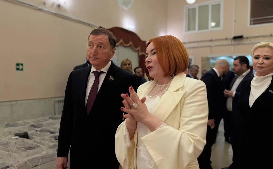 Заур Аскендеров передал дагестанским детям подарки от посольства ОАЭ