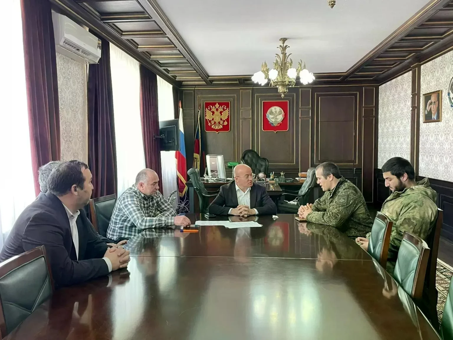 В Дагестане глава района взял на контроль проблему с электричеством в селе, откуда бойцы СВО ушли на фронт
