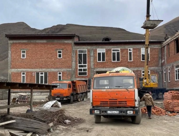 В Курахском районе строится школа на 1200 мест