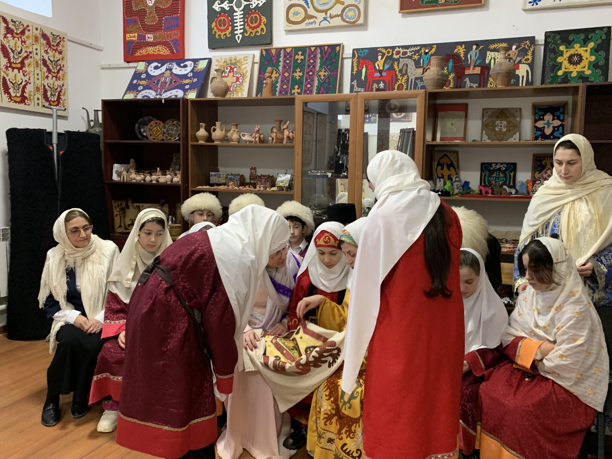 Литературный вечер ко Дню родного языка провели в этноцентре Кайтагского района
