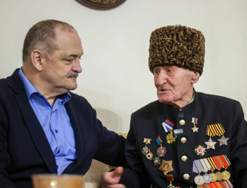 Глава Дагестана поздравил Ибрагим-Пашу Садыкова с годовщиной Сталинградской победы