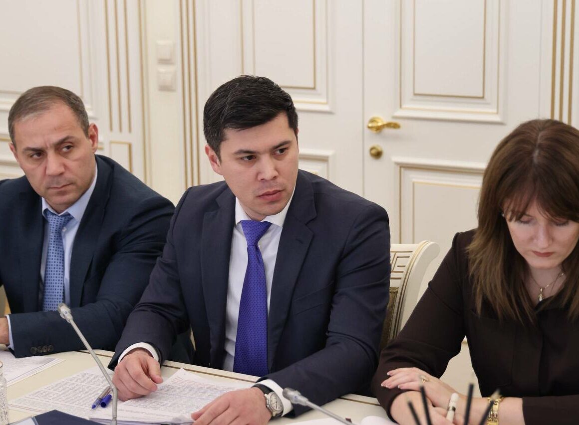 Глава Минстроя прокомментировал встречу Меликова с обманутыми дольщиками «АР ГРУПП»
