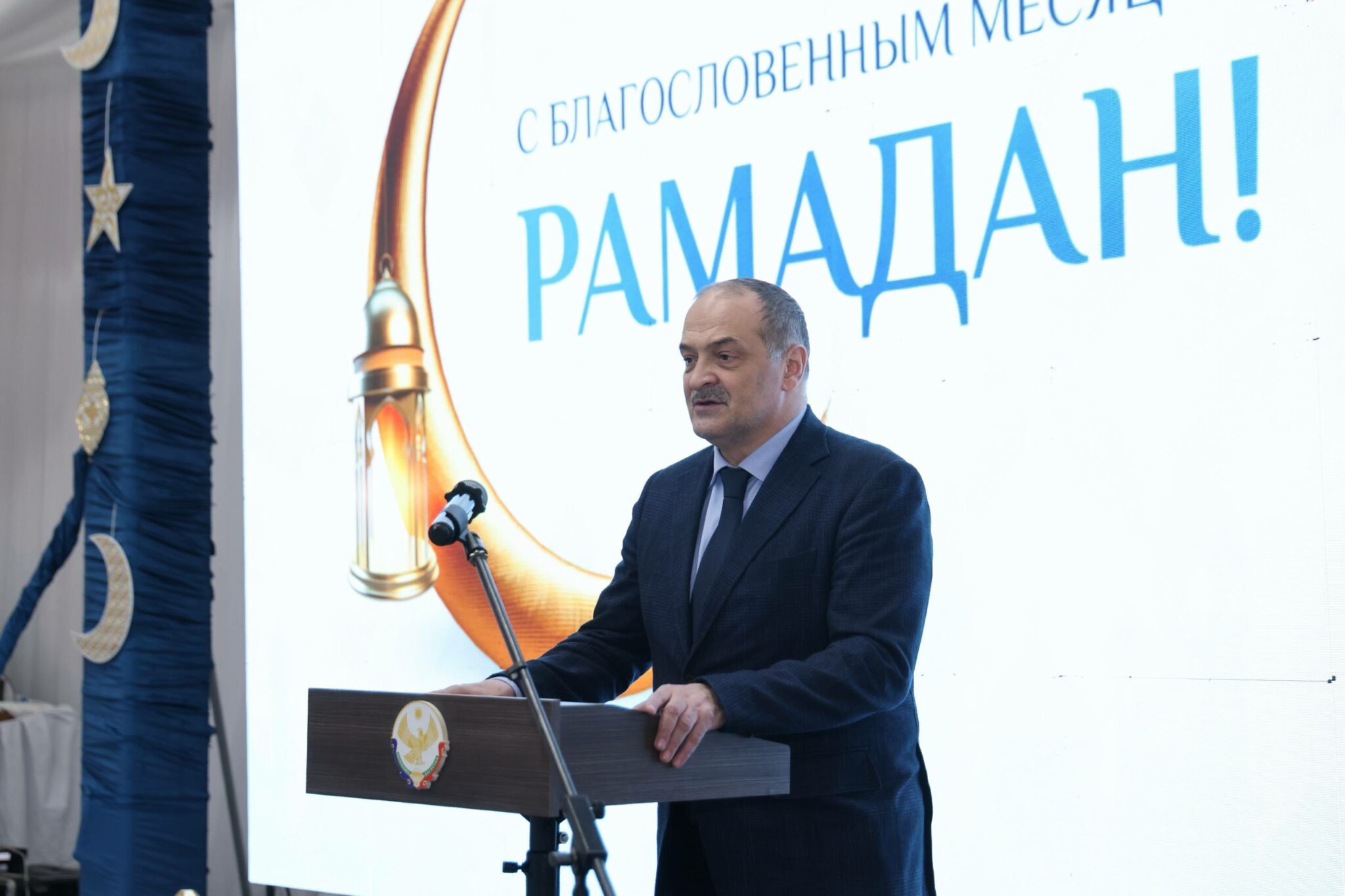 Меликов на ифтаре в Махачкале: «На передовой рождается боевое братство людей разных вер»