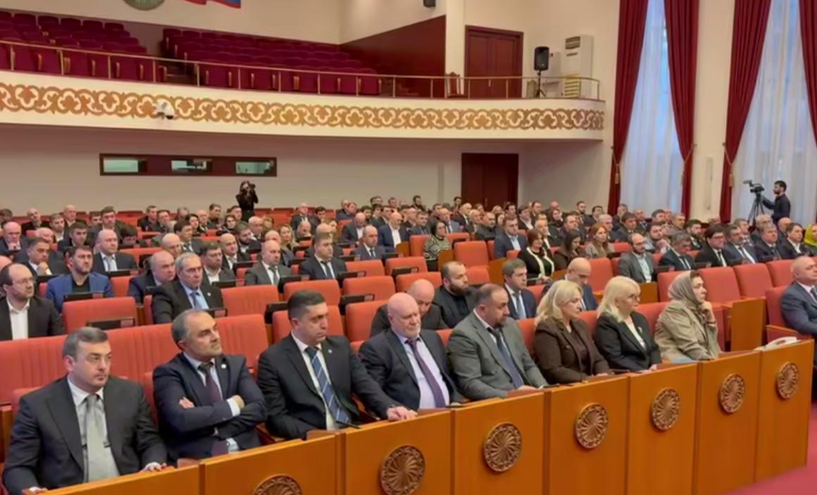 Абдулмуслимов собрал правительство Дагестана для решения актуальных вопросов