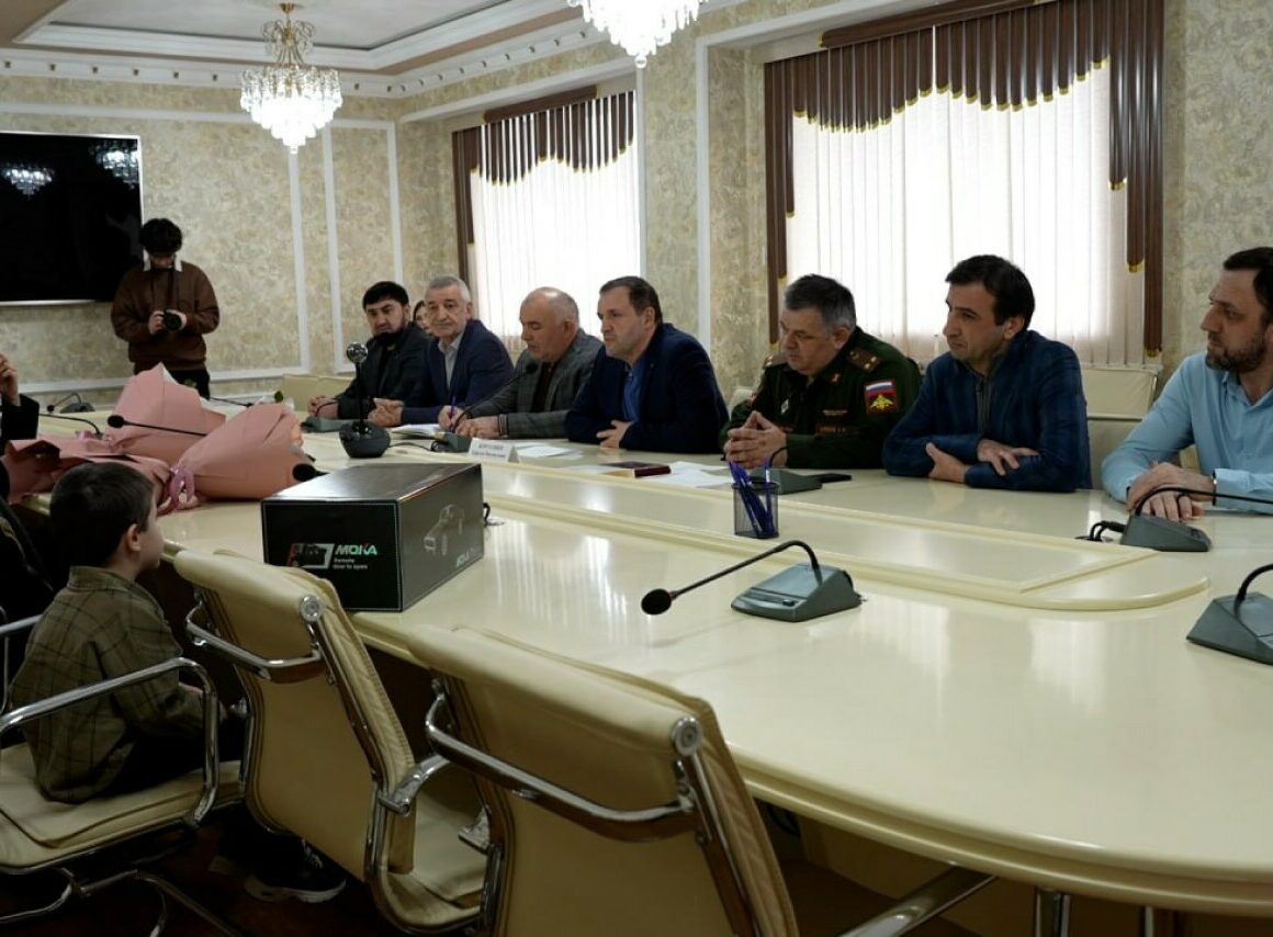 Семье погибшего бойца СВО из Хасавюрта вручили медаль «За отвагу»