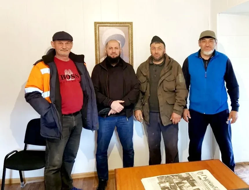 В Гунибском районе участник СВО Алиасхаб Сулейманов встретился с жителями села Куяда