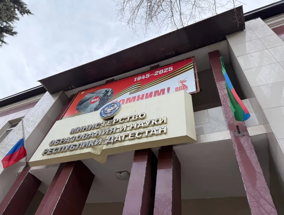 В Дагестане продолжается переход на единые государственные учебники