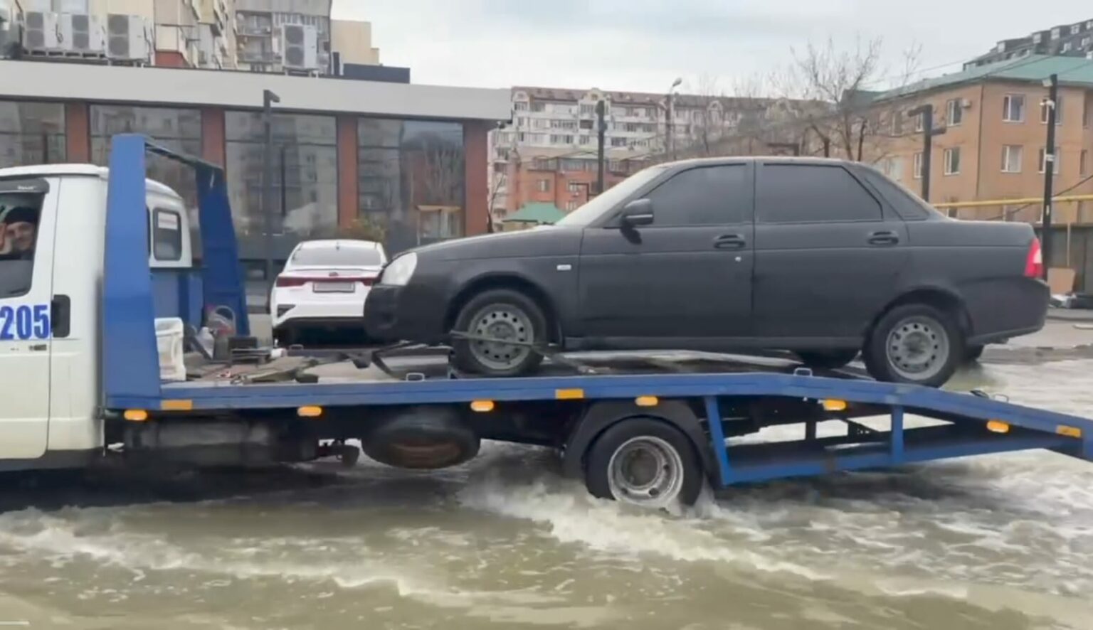 В Махачкале второй день действует режим ЧС из-за сильных осадков