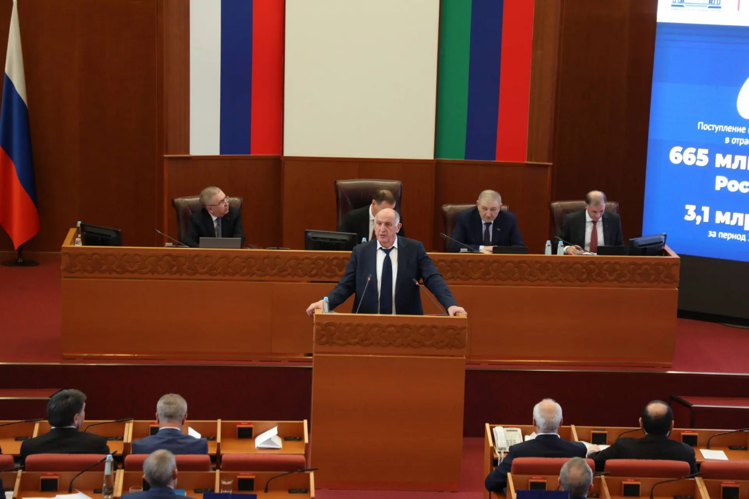 Меликов прокомментировал ежегодный отчет Абдулмуслимова перед парламентом региона