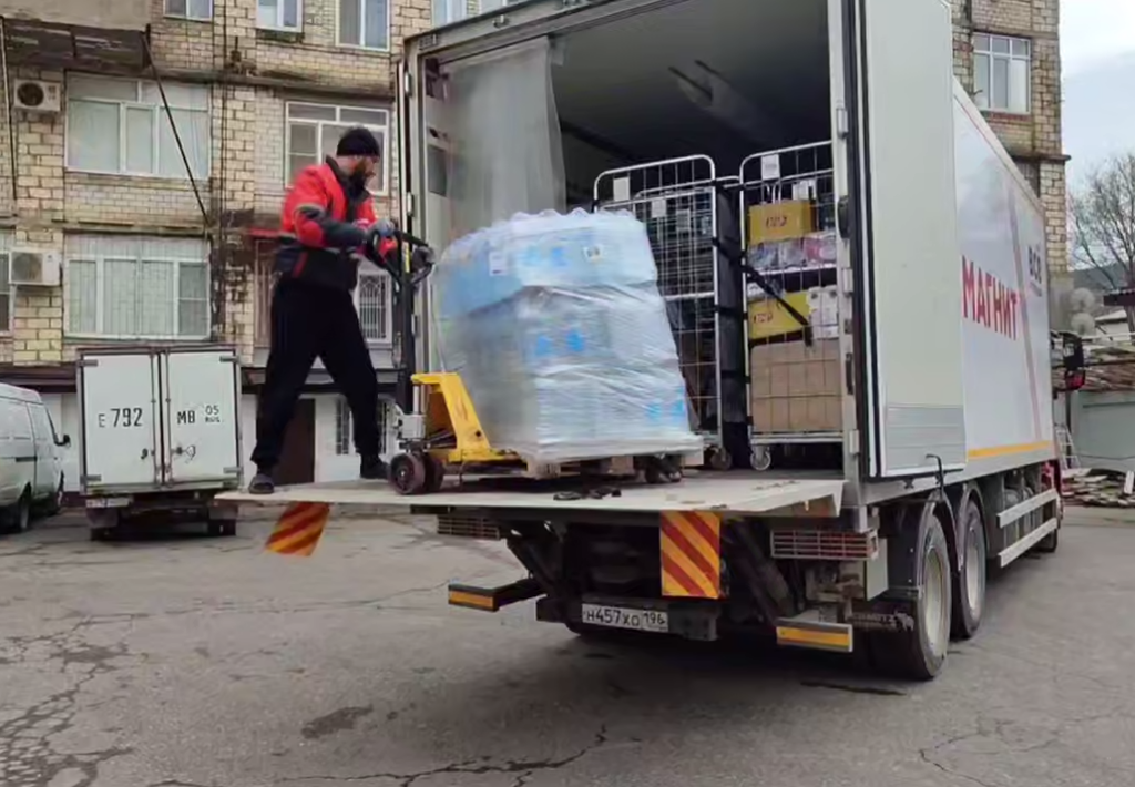 В Махачкалу завезут тонны воды на фоне дефицита