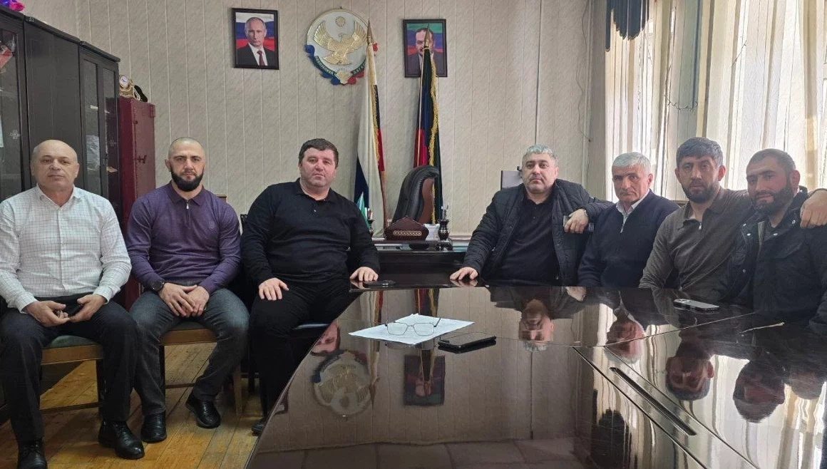 Глава Бежтинского участка встретился с прибывшим в отпуск участником СВО 