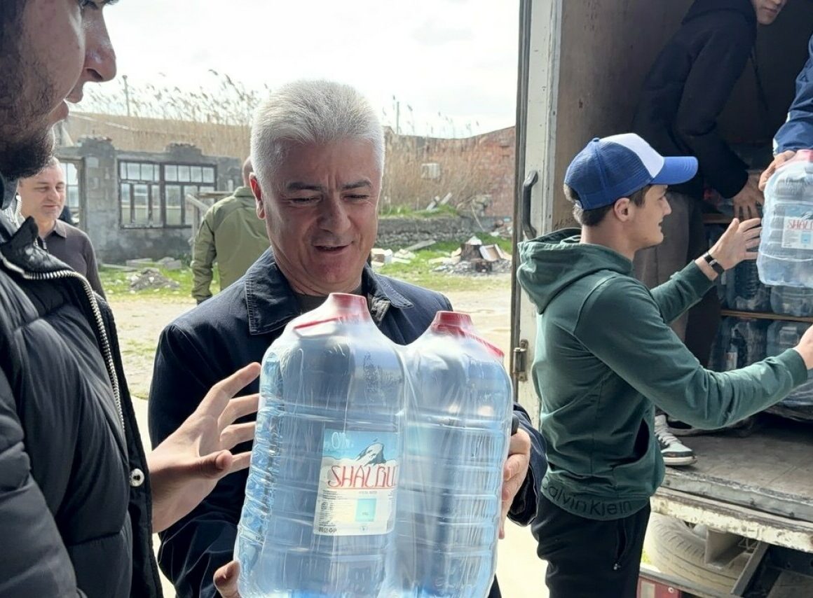 Меценат Мамед Абасов доставил гуманитарную помощь пострадавшим Хасавюртовского района