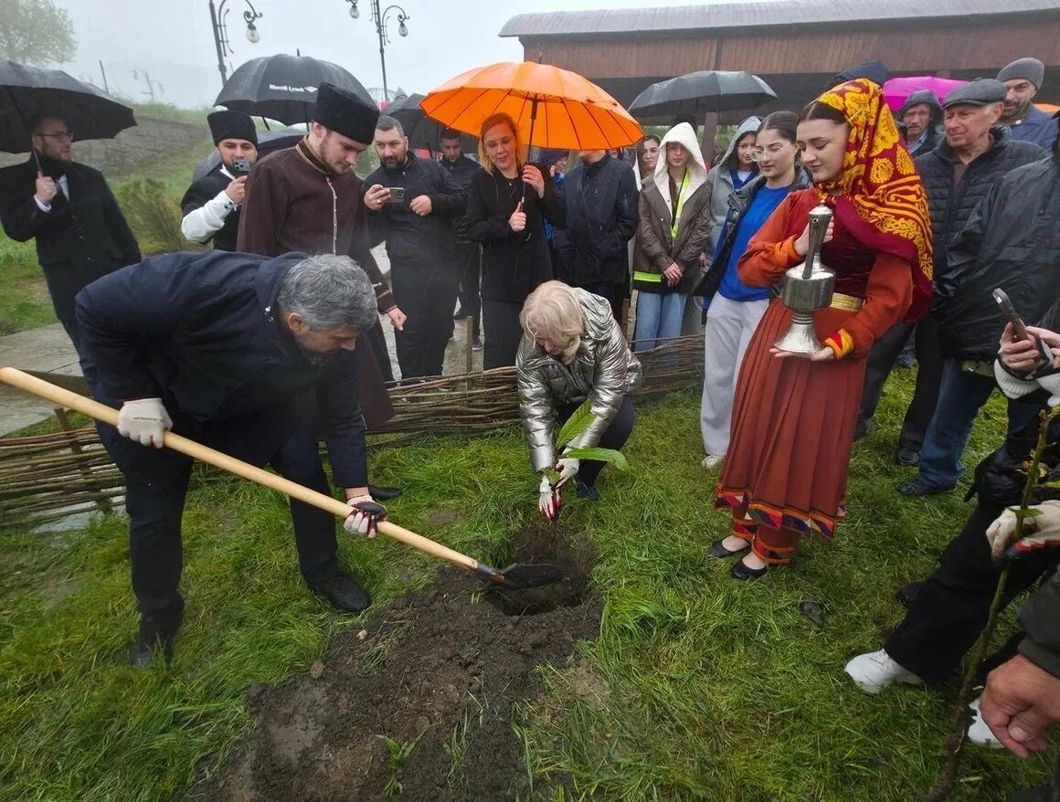 В Дербенте заложили «Сад единства»