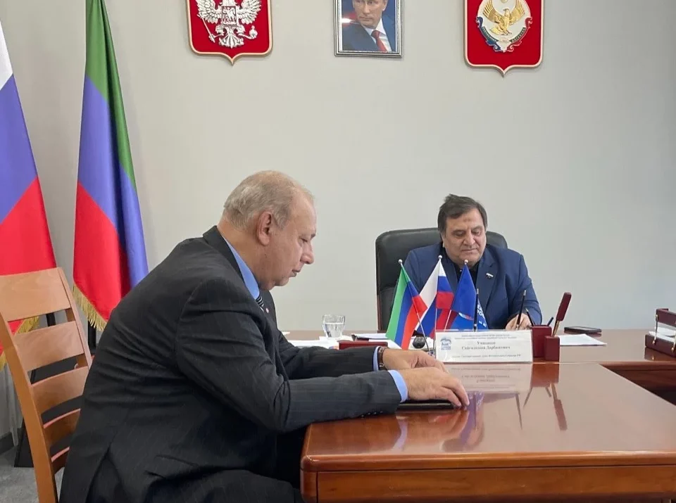 Депутат Умаханов взял на контроль поиски пропавшего бойца и помог вдове из Дагестана
