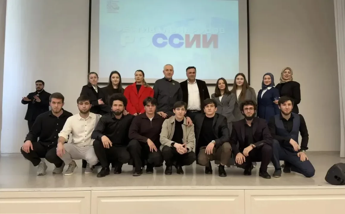 Студенты ЧГПУ и ДГПУ провели товарищескую встречу в Грозном