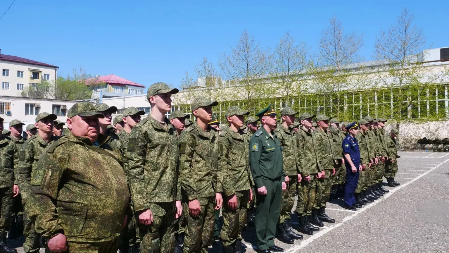 Более 100 призывников из Дагестана отправились на срочную армейскую службу