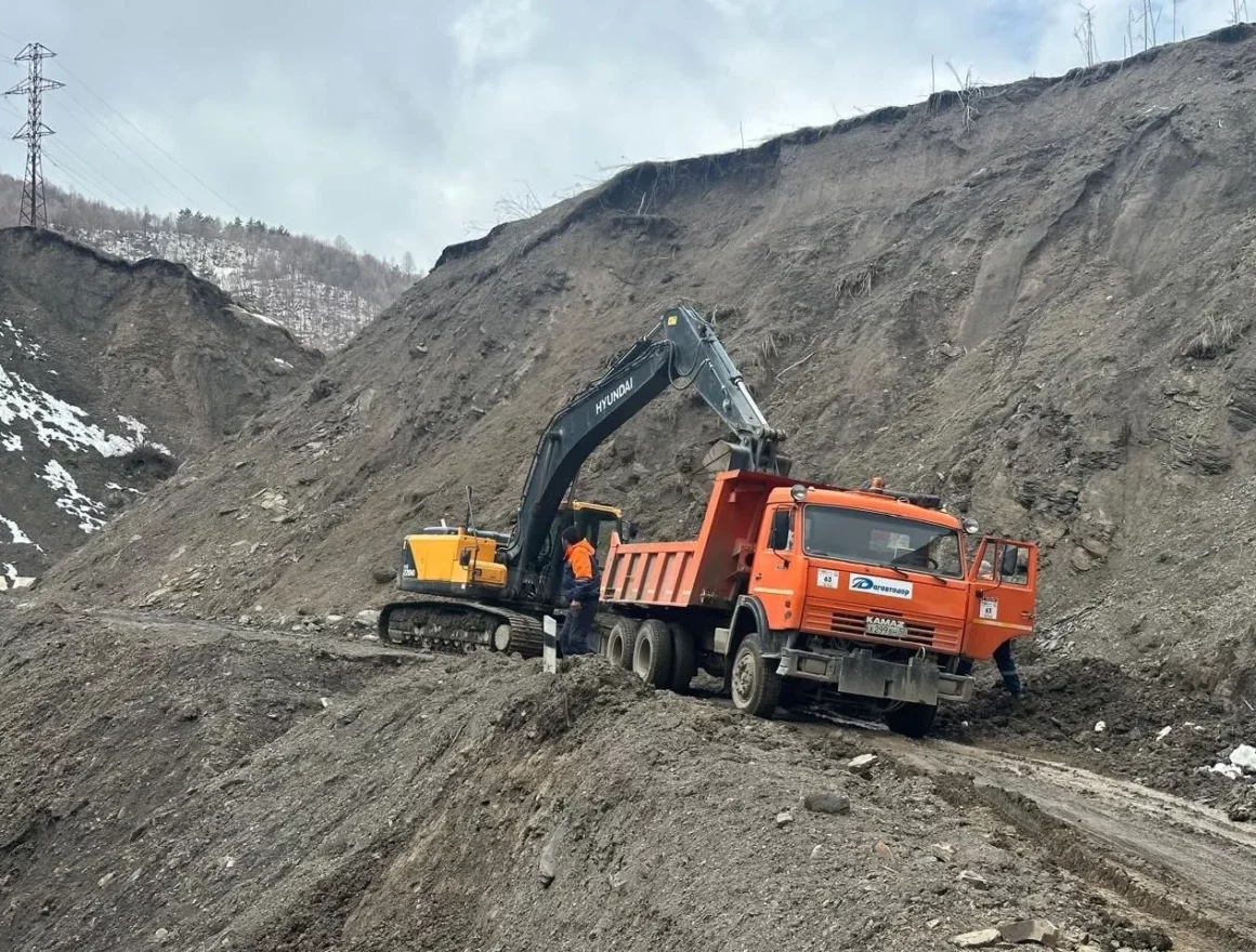 В Дагестане восстановили движение на 134 участках дорог, закрытыми остаются три