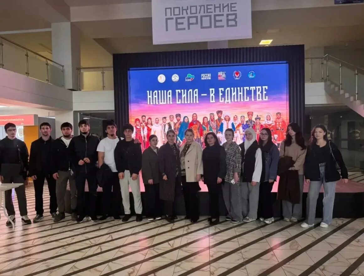 Живая связь поколений: студенты ДГПУ почтили память героев СВО в историческом парке