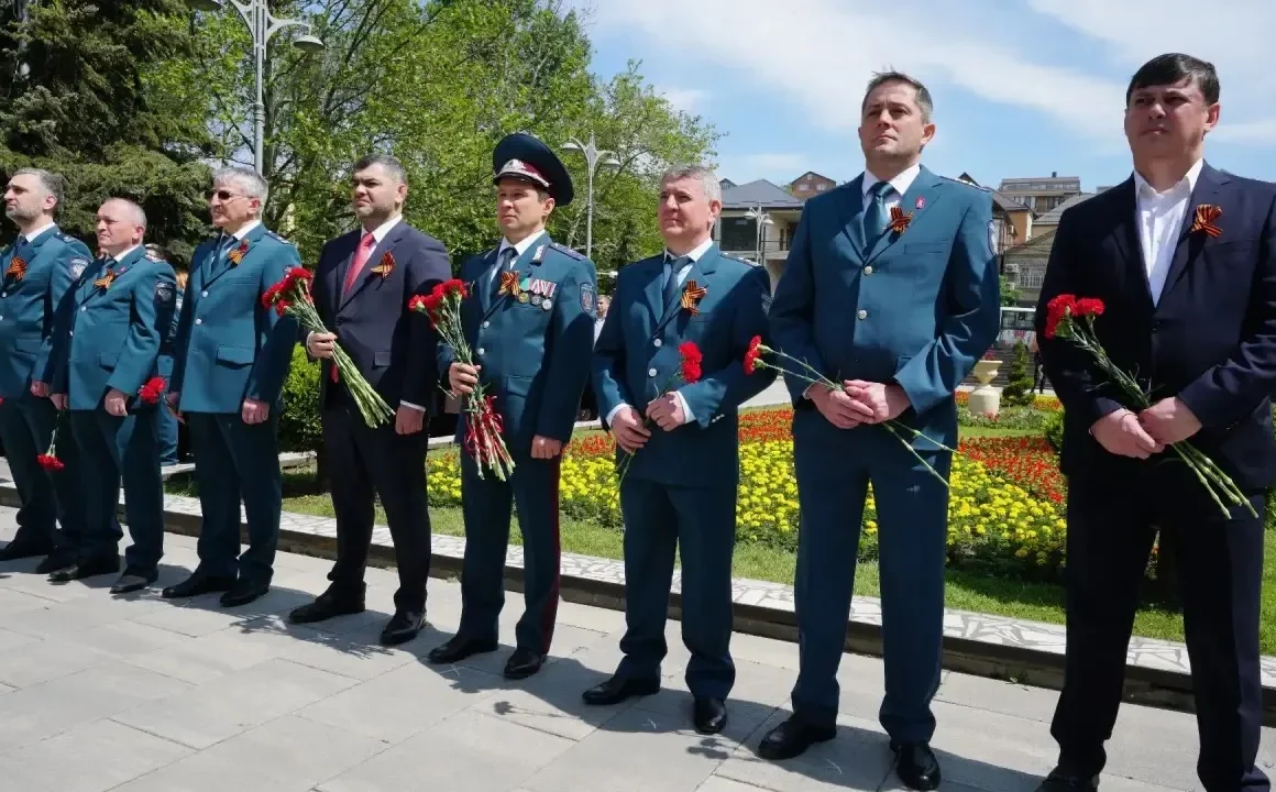 В Махачкале прошла акция «Наследники Победы» с  раздачей георгиевских лент
