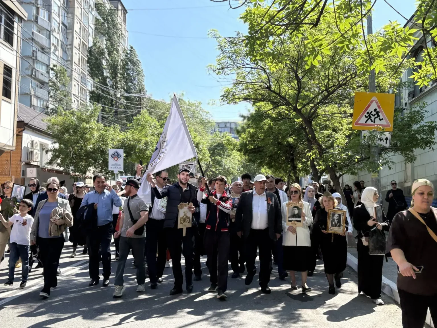 Коллектив ДГПУ принял участие в "Бессмертном полку"