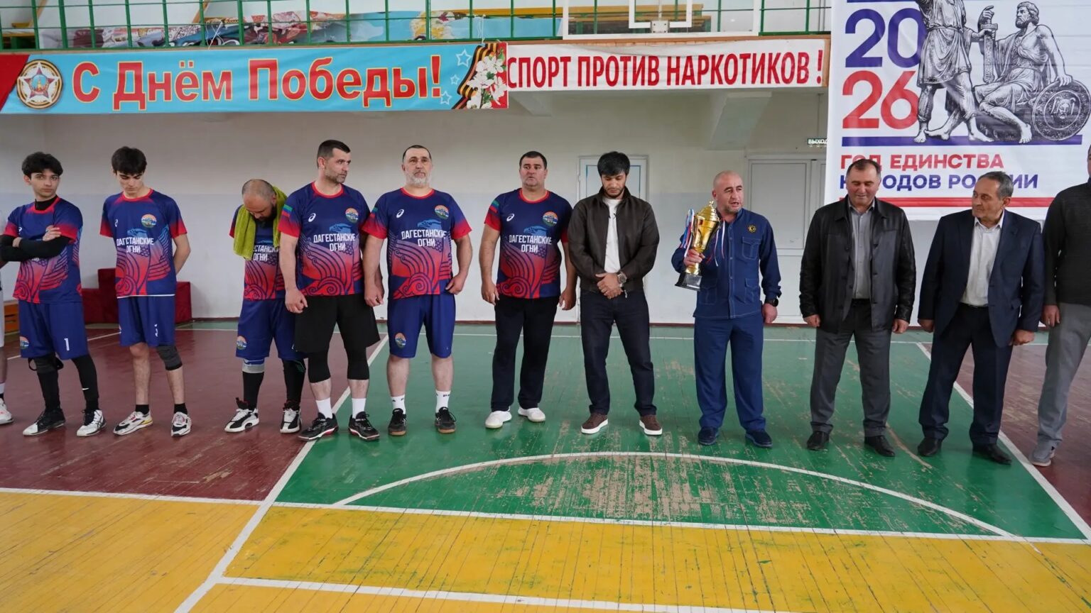 Главы Хивского района и Дагестанских Огней сыграли в волейбол в честь Дня Победы