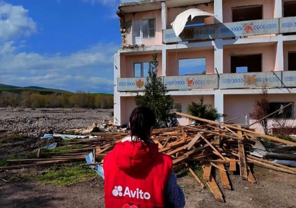 «Авито» направила в Дагестан спецтехнику и 300 тонн воды для борьбы с паводками