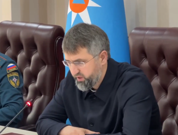 Премьер Дагестана и глава МЧС обсудили ликвидацию последствий паводков