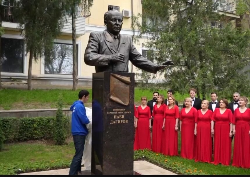 В Махачкале открыли бюст композитору Наби Дагирову