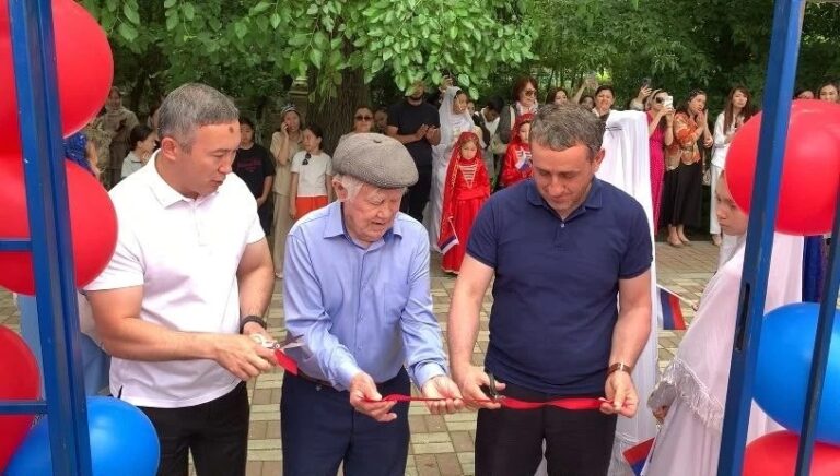 В Ногайском районе открыли волейбольную площадку по госпрограмме развития сельских территорий