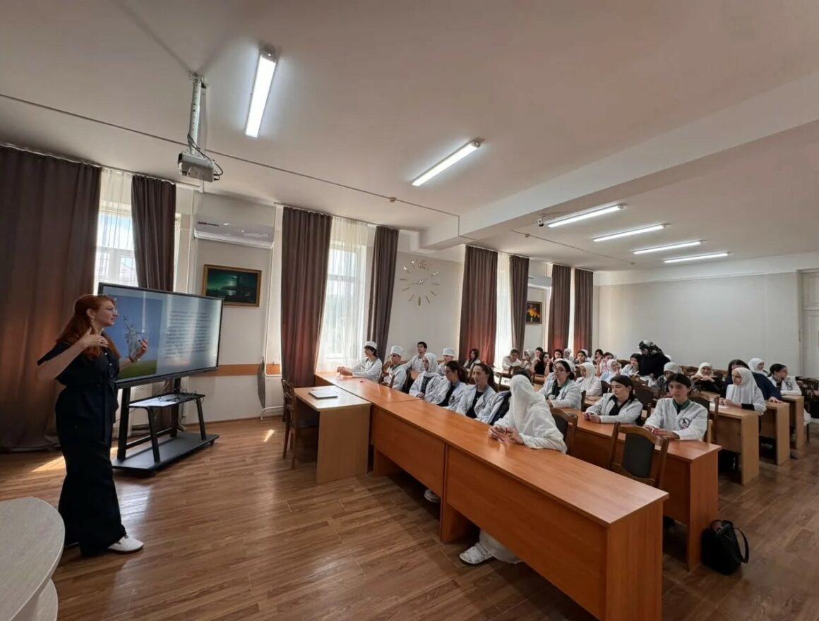 Студентам колледжа в Махачкале рассказали о богатствах России