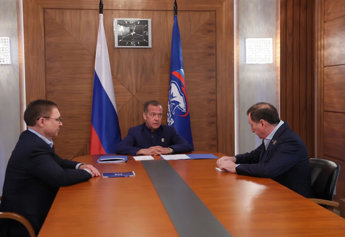 Медведев поддержал кандидатуру Аскендерова на пост секретаря дагестанской «Единой России»