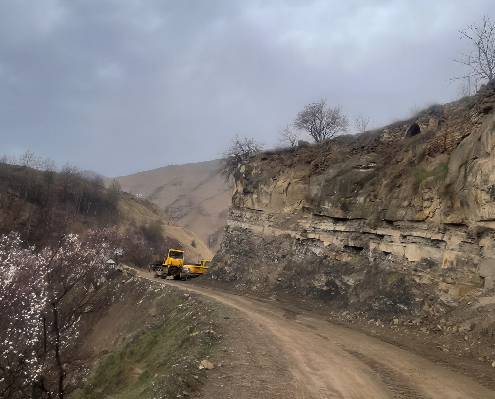 В Гунибском районе по нацпроекту ремонтируют дорогу к селу Мегеб